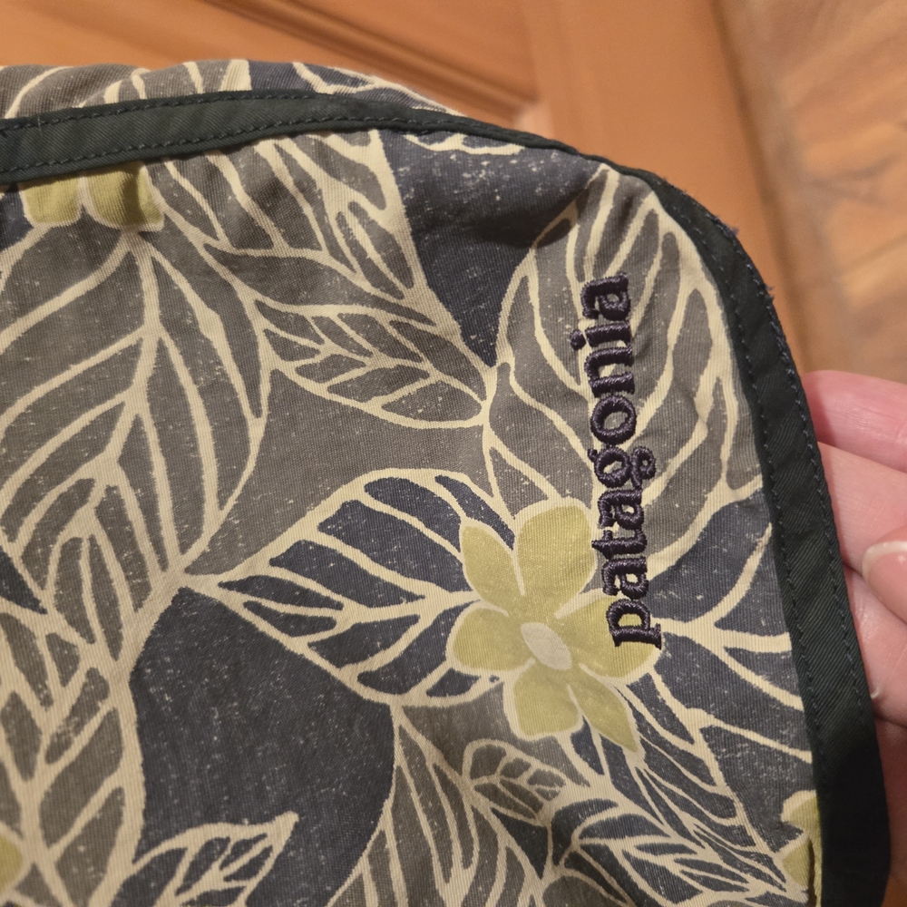 Patagonia Floral Green Men Board Shorts - Picture 3 of 6